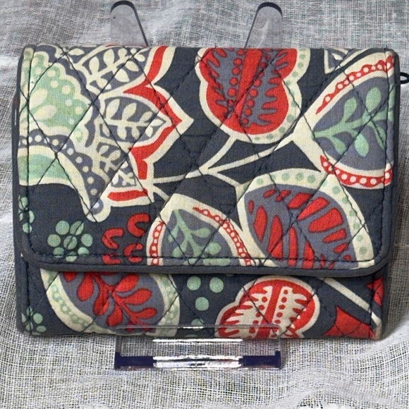 Vera Bradley Nomadic Floral Design Small Euro Tri Fold Wallet Designer NWOT Cond - Picture 1 of 12